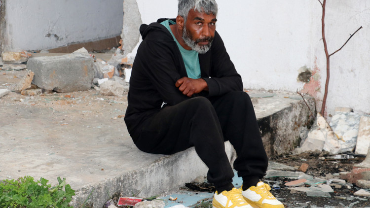 Felç geçiren kamyon şoförü, sokakta yaşam mücadelesi veriyor