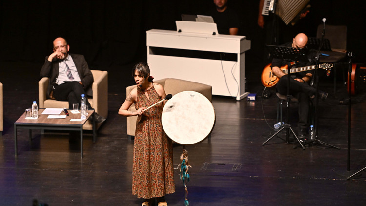 Muratpaşa’da şiir ve müzik dolu gece