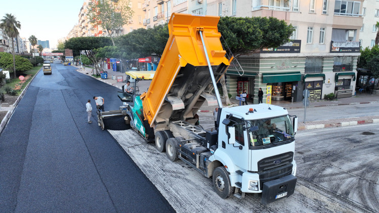 100. Yıl Bulvarında 5. etap asfalt çalışması tamamlandı