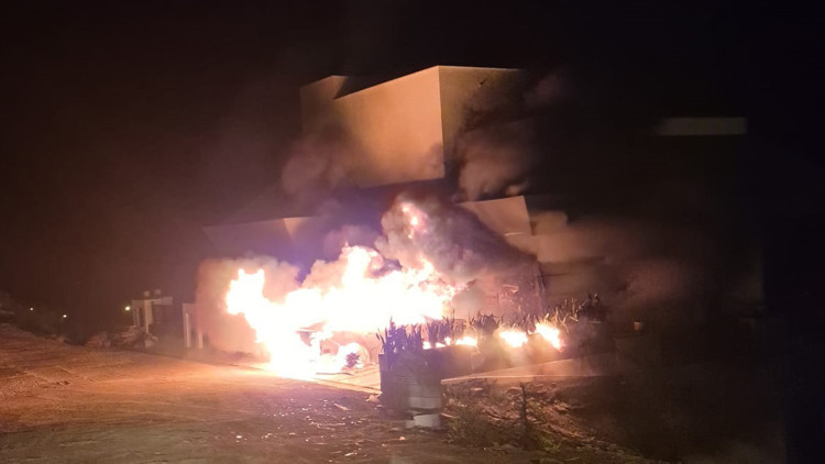 Yangında ev ve otomobil zarar gördü