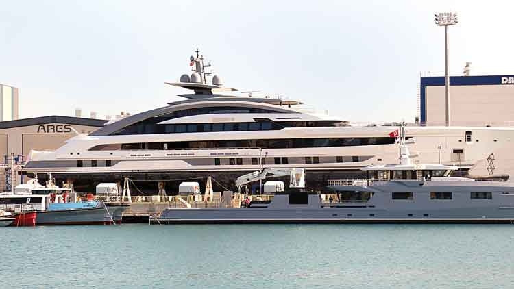 Lüks tekneler Antalya’da bakıma girdi