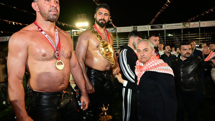 Kepezin Başpehlivanı Enes Doğan