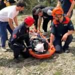 Uçuruma düşüp yaralandı, ekiplerin ortak çalışmasıyla kurtarıldı