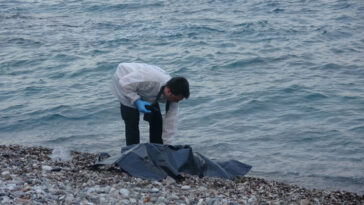 Denize girdi, saatler sonra cansız bedeni bulundu