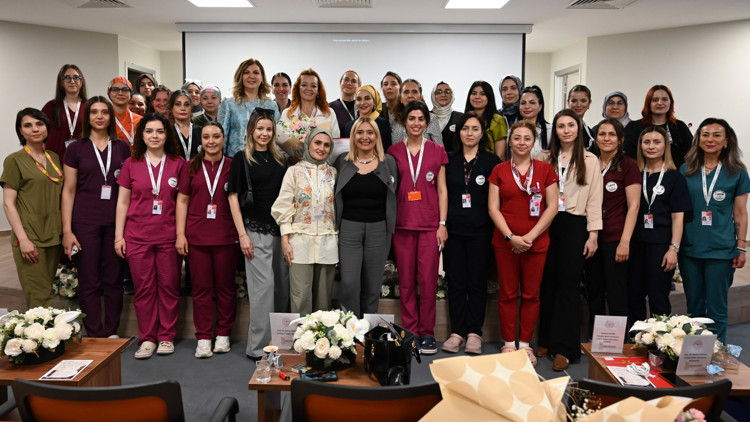 Ebeler Günü Sempozyumu