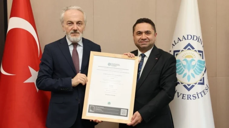 ALKÜ, yeşil enerjide Türkiye'nin ilk üniversitesi oldu