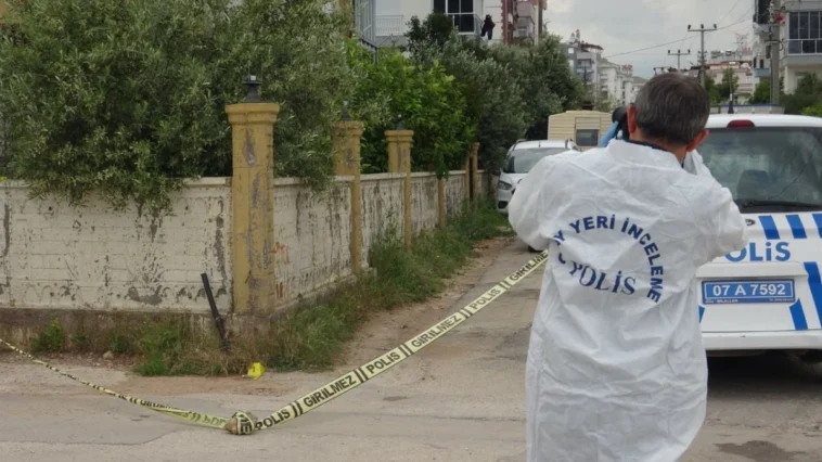 Annesine kızdı, evi kurşunladı