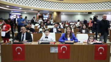 Antalya Büyükşehir Meclisi'nde koltuklar çocuklarda