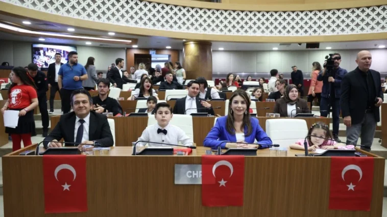 Antalya Büyükşehir Meclisi'nde koltuklar çocuklarda
