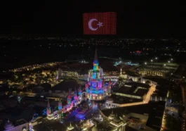 Antalya’da 1000 dronla gökyüzünde Türk Bayrağı