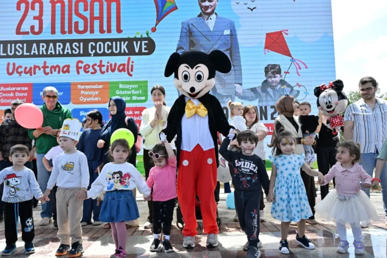 Antalya'da bayram coşkusuyla yaşanıyor