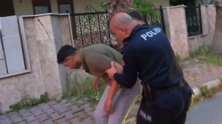 Antalya'da bunalıma girip evini yakan genci ekipler kurtardı