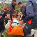 Antalya’da dağda mahsur kalan yaralı kurtarıldı