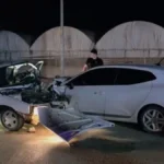 Antalya'da iki otomobil çarpıştı 1 kişi hayatını kaybetti