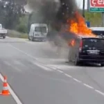 Antalya'da seyir halindeki araçta çıkan yangın söndürüldü