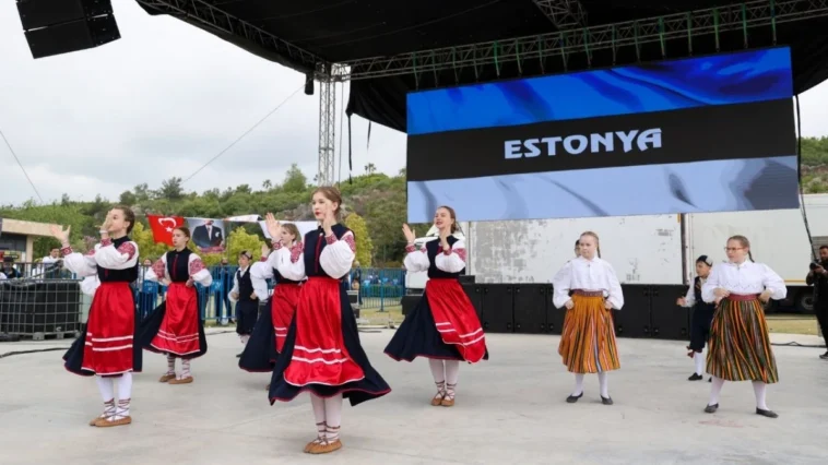 Çocuk Festivali Galası renkli görüntülere sahne oldu