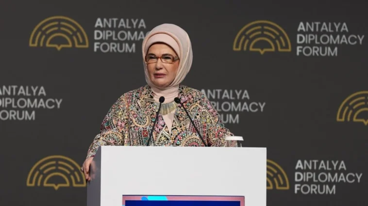 Emine Erdoğan'dan Filistinli çocukların eğitimi için çağrı