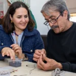 Huzurevi sakinleri el becerilerini geliştiriyor