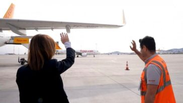 İRAN’DA MAHSUR KALAN PEGASUS UÇAĞI 52 GÜN SONRA SABİHA GÖKÇEN’DE ALKIŞLARLA KARŞILANDI