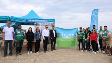 'BİR SAHİL, BİN YAŞAM': AKDENİZLİ GENÇLERDEN KUMKÖY’DE ÇEVRE SEFERBERLİĞİ