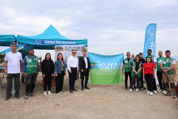 'BİR SAHİL, BİN YAŞAM': AKDENİZLİ GENÇLERDEN KUMKÖY’DE ÇEVRE SEFERBERLİĞİ