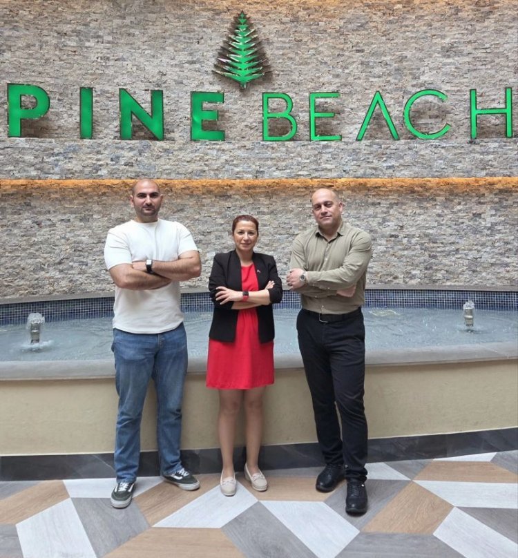 PİNE BEACH BELEK’TEN TURİZMDE YAPAY ZEKA DEVRİMİ: ASİSTOMNİ İLE KESİNTİSİZ MİSAFİR DENEYİMİ