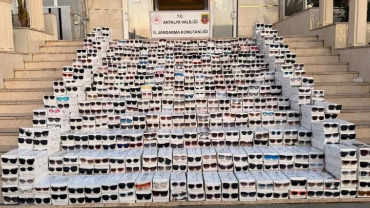 Jandarma 20 bin kaçak gözlük yakaladı