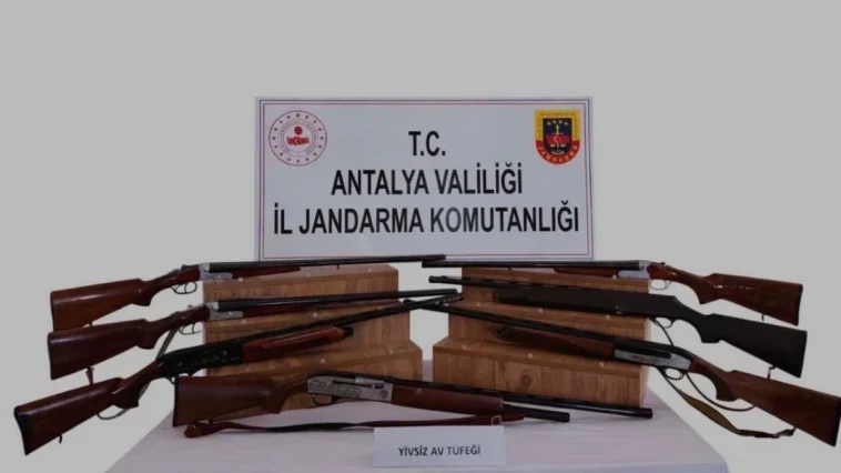 Kaş'ta jandarma 7 ruhsatsız av tüfeği ele geçirdi