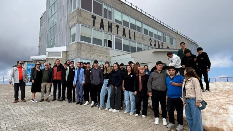 Kemer’de öğrenciler zirveye çıktı