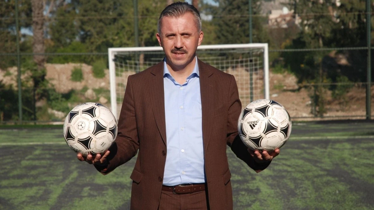 Kemer'e yeni halı saha