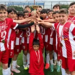 Kepez’de minik kramponlar kupalarını aldı