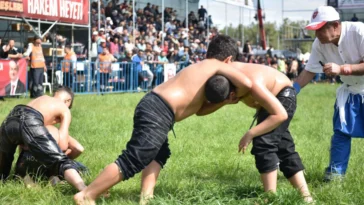 Kepez'de pehlivanlar çayıra çıktı