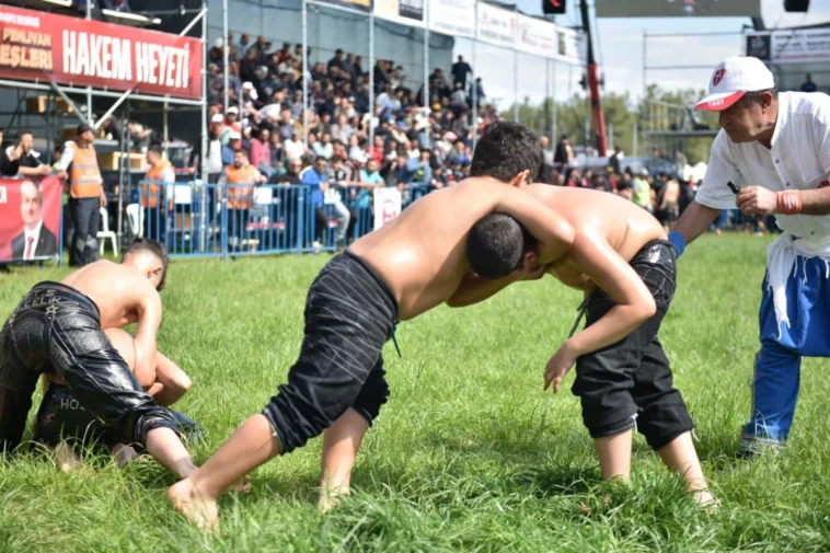 Kepez'de pehlivanlar çayıra çıktı