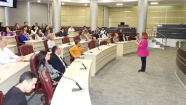 Kepez’de personele “etkili iletişim” eğitimi