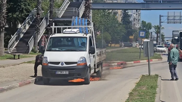 Kepez’de seyir halindeki araçta yangın