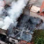 Kepez'deki yangında 2 çocuğu mahalleli kurtardı