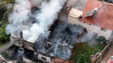 Kepez'deki yangında 2 çocuğu mahalleli kurtardı