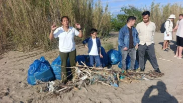 Manavgat Sahili’nden çöp yığınları çıktı