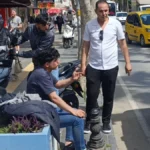 Manavgat'ta korkutan kazada sürücü kask sayesinde hayatta kaldı