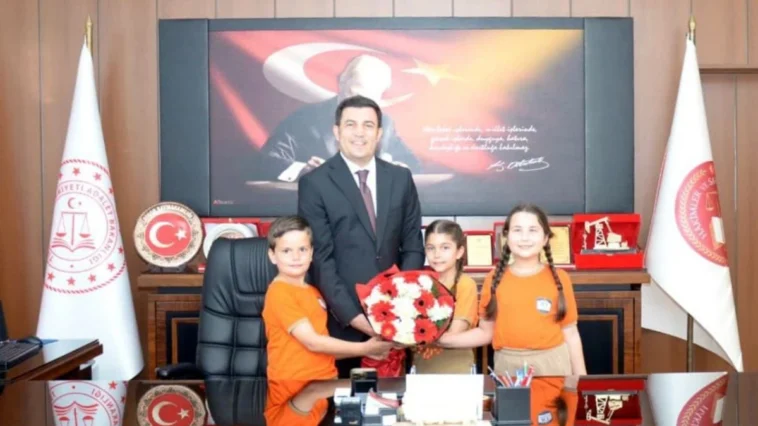 Öğrencilerden başsavcılığa 23 Nisan ziyareti