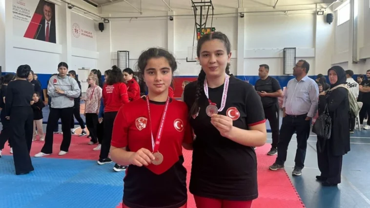 Serikli güreşçilerden 2 madalya