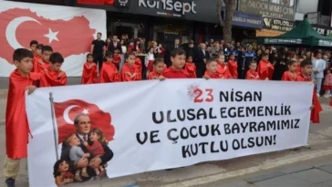 Serik'te öğrencilerden coşkulu kutlama