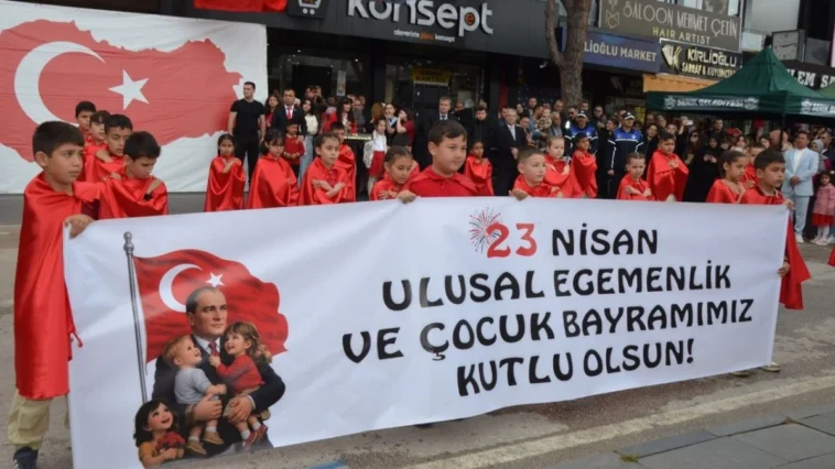 Serik'te öğrencilerden coşkulu kutlama