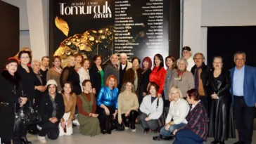 'Tomurcuk Zamanı' sergisi ziyarete açıldı