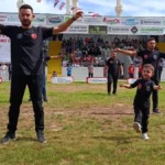 3 yaşındaki Ardenalp’ten zeybek şovu