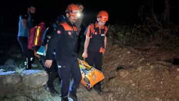 Ayağı kırılan kadın Yanartaş Milli Parkında mahsur kaldı 10 saatlik operasyonla kurtarıldı
