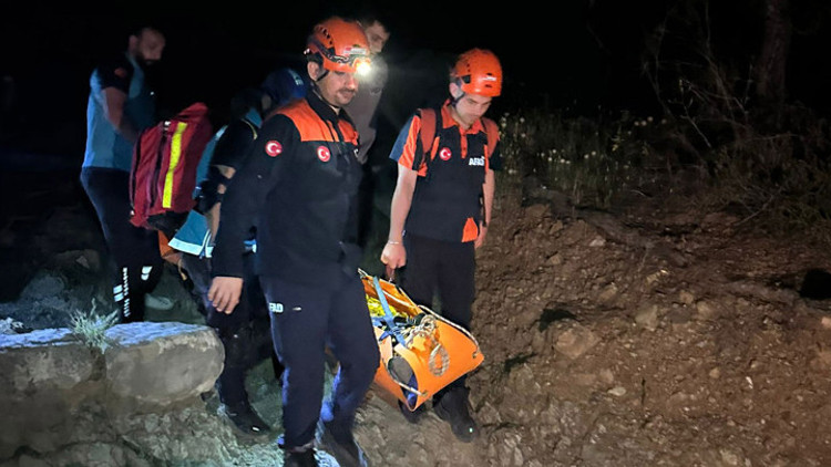 Ayağı kırılan kadın Yanartaş Milli Parkında mahsur kaldı 10 saatlik operasyonla kurtarıldı