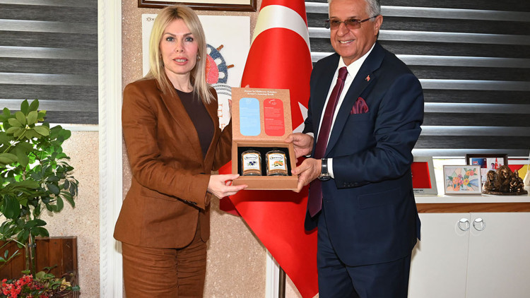 AÜ Rektörü Özkan Kemer Belediyesinde