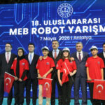 Bakan Tekin, Antalyada robot yarışmasına katıldı