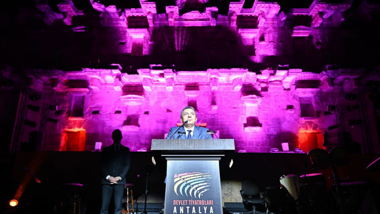 Aspendos’ta tiyatro coşkusu başladı